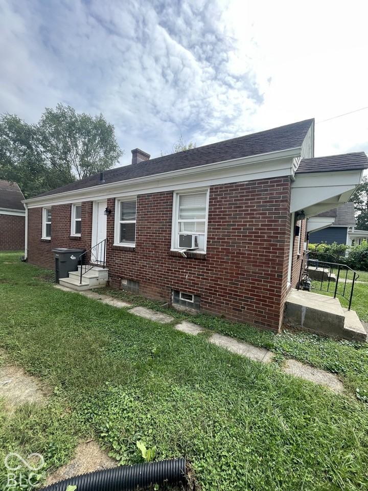 603 N Tibbs Ave - Photo 2 of 14