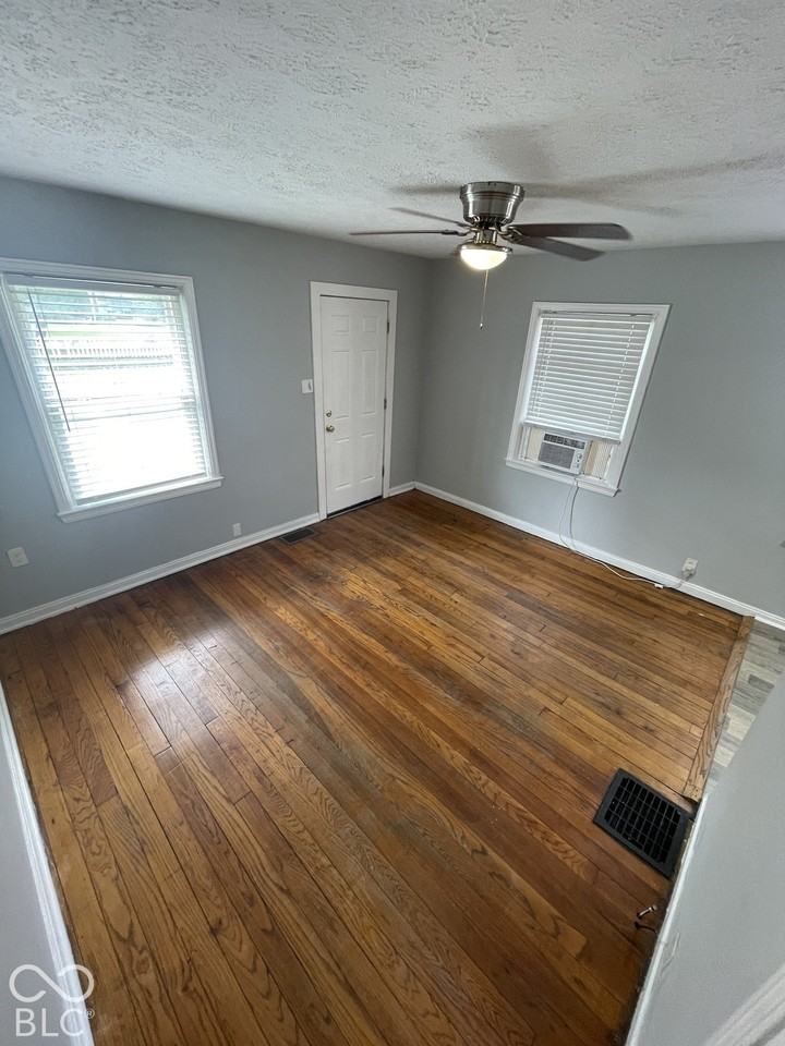 603 N Tibbs Ave - Photo 4 of 14