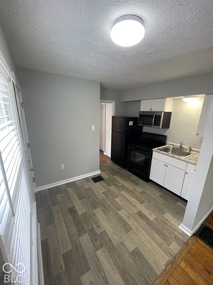 603 N Tibbs Ave - Photo 5 of 14