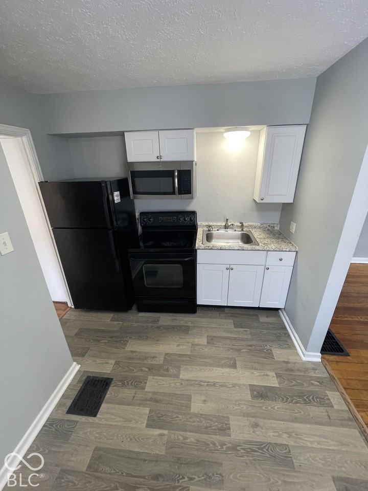 603 N Tibbs Ave - Photo 6 of 14