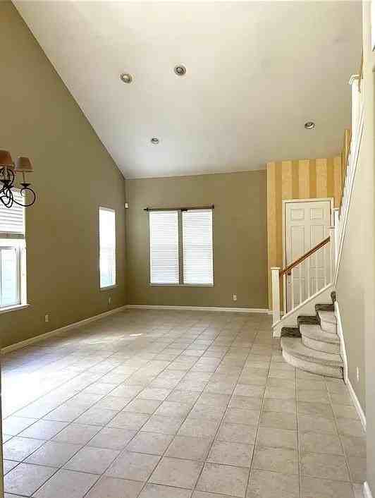 Gossamer Ave - Photo 4 of 18