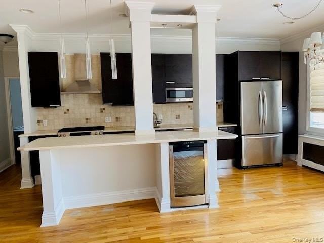 111 7th St #404 - Photo 4 of 18