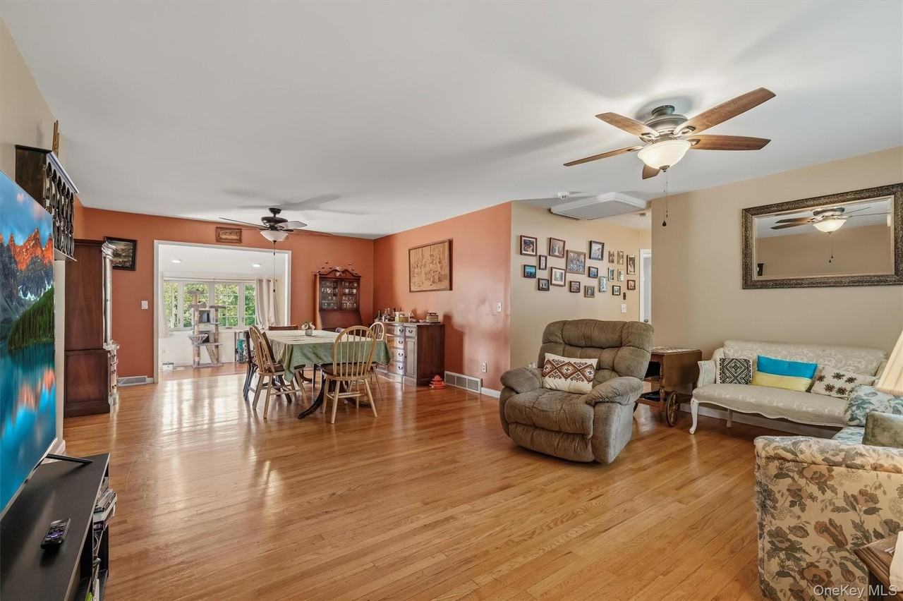 3 Allerton Ave - Photo 4 of 33