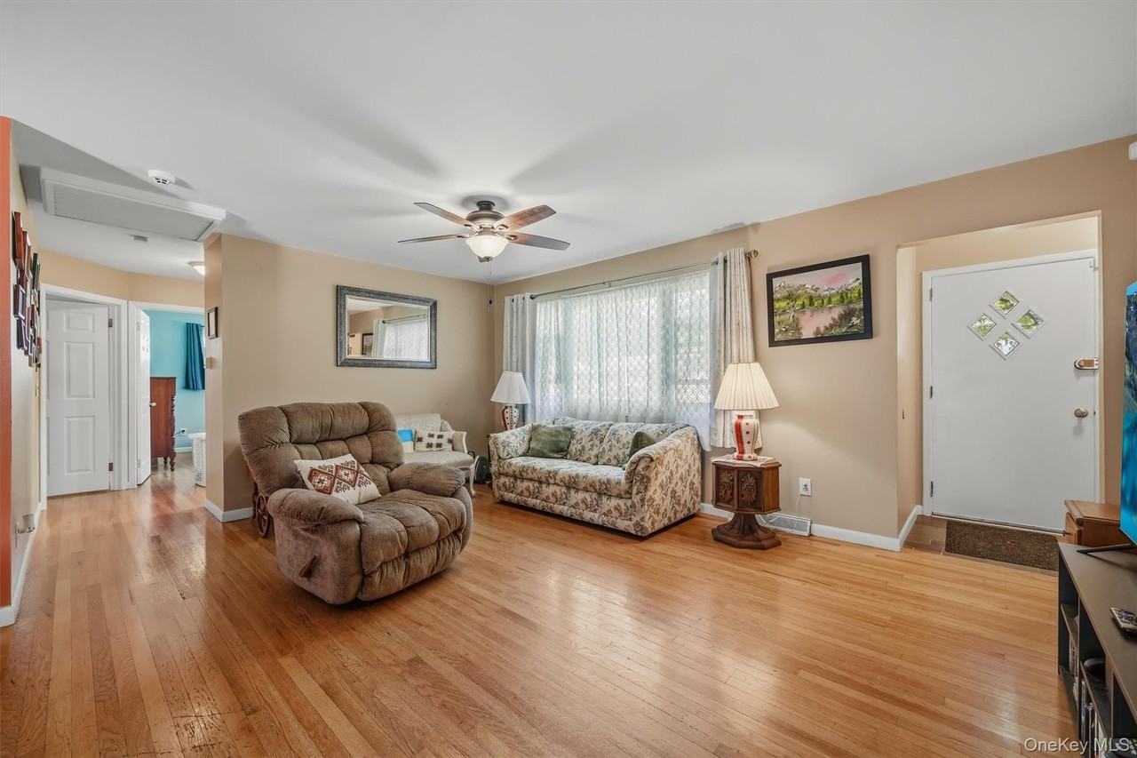 3 Allerton Ave - Photo 5 of 33