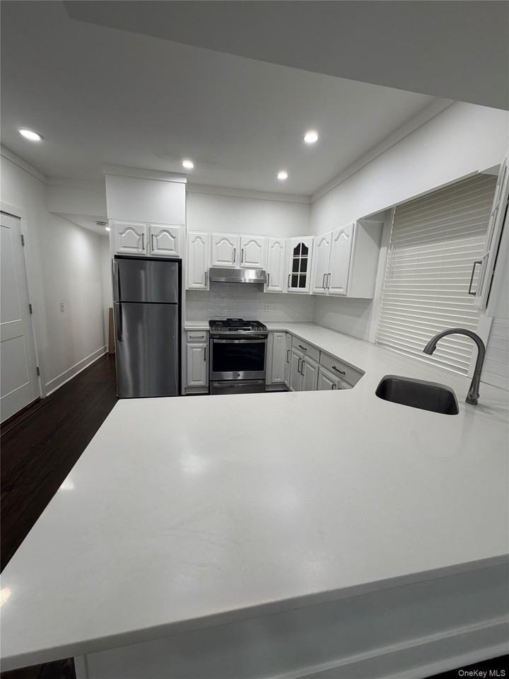 302A Main St #B - Photo 4 of 9