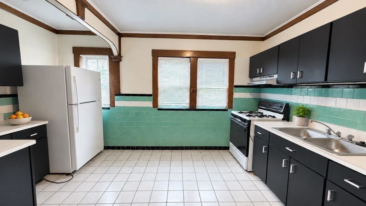 51 Dearborn St #1 - Photo 3 of 12