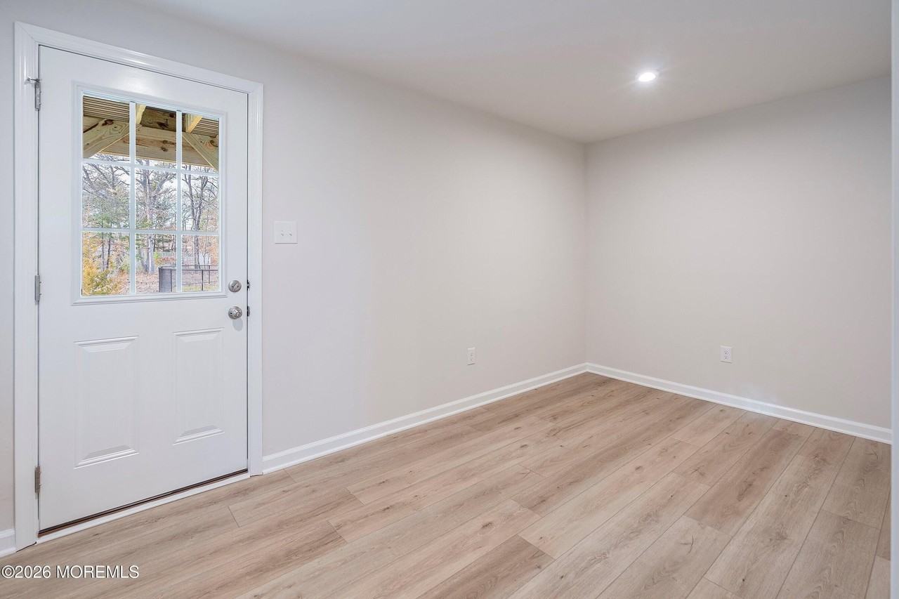 602 Cyprus Ct #602 - Photo 4 of 19