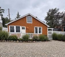 featured image of 805 Dudley Ln