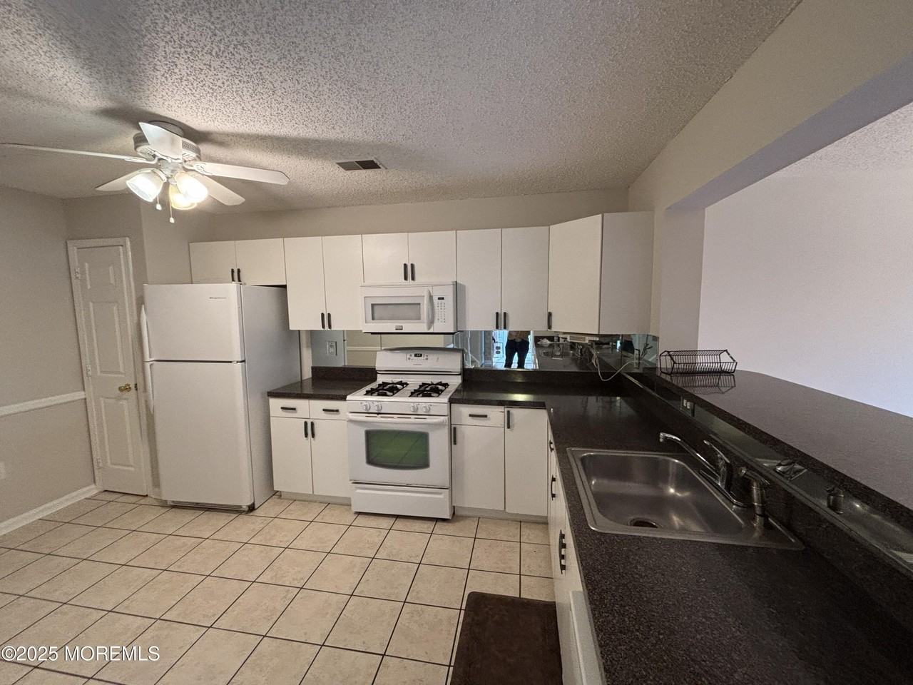 8 Fiddlers Elbow Ct - Photo 4 of 17
