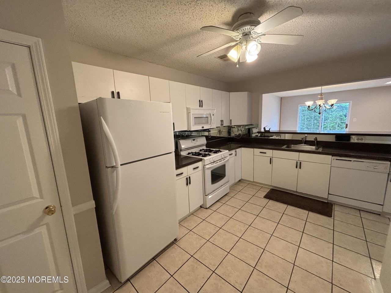 8 Fiddlers Elbow Ct - Photo 5 of 17