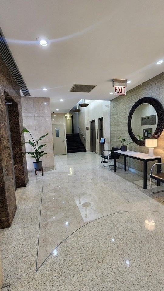 555 W Cornelia Ave #1301 - Photo 7 of 26