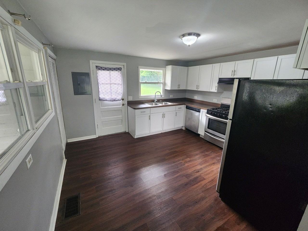 17950 Michael Ave - Photo 5 of 25