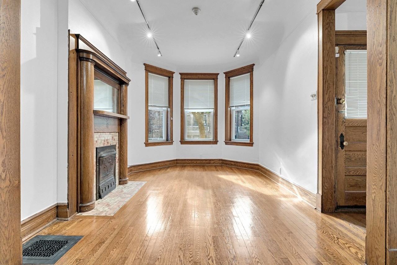 2439 N Seminary Ave #1 - Photo 2 of 29