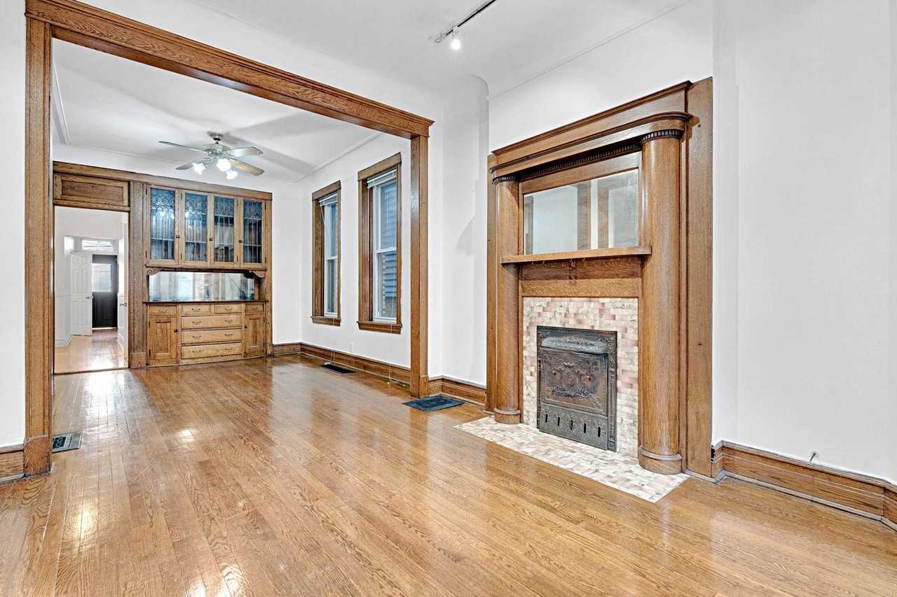 2439 N Seminary Ave #1 - Photo 3 of 29