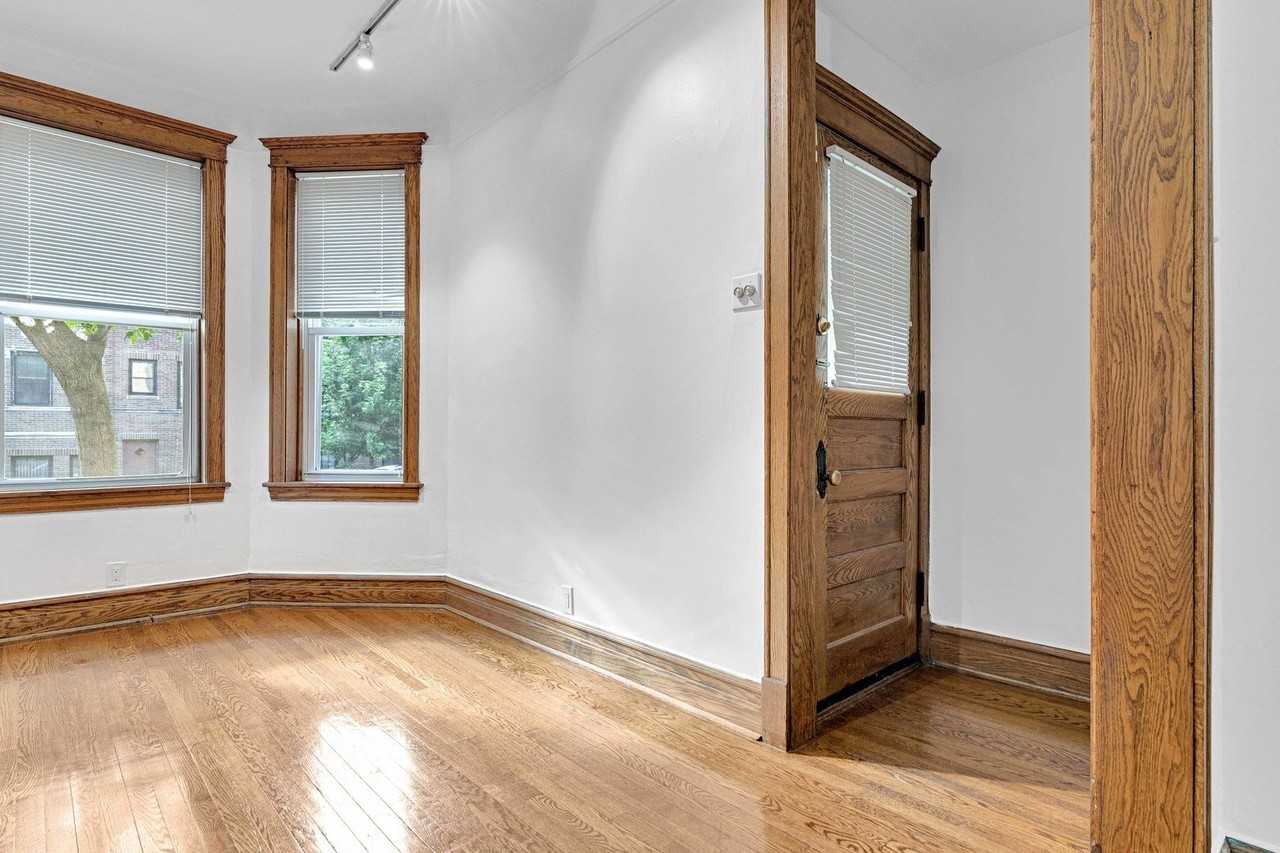 2439 N Seminary Ave #1 - Photo 6 of 29