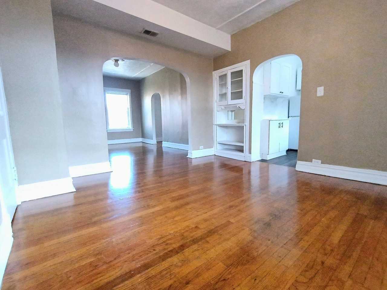 3514 N Broadway St #3 - Photo 2 of 13