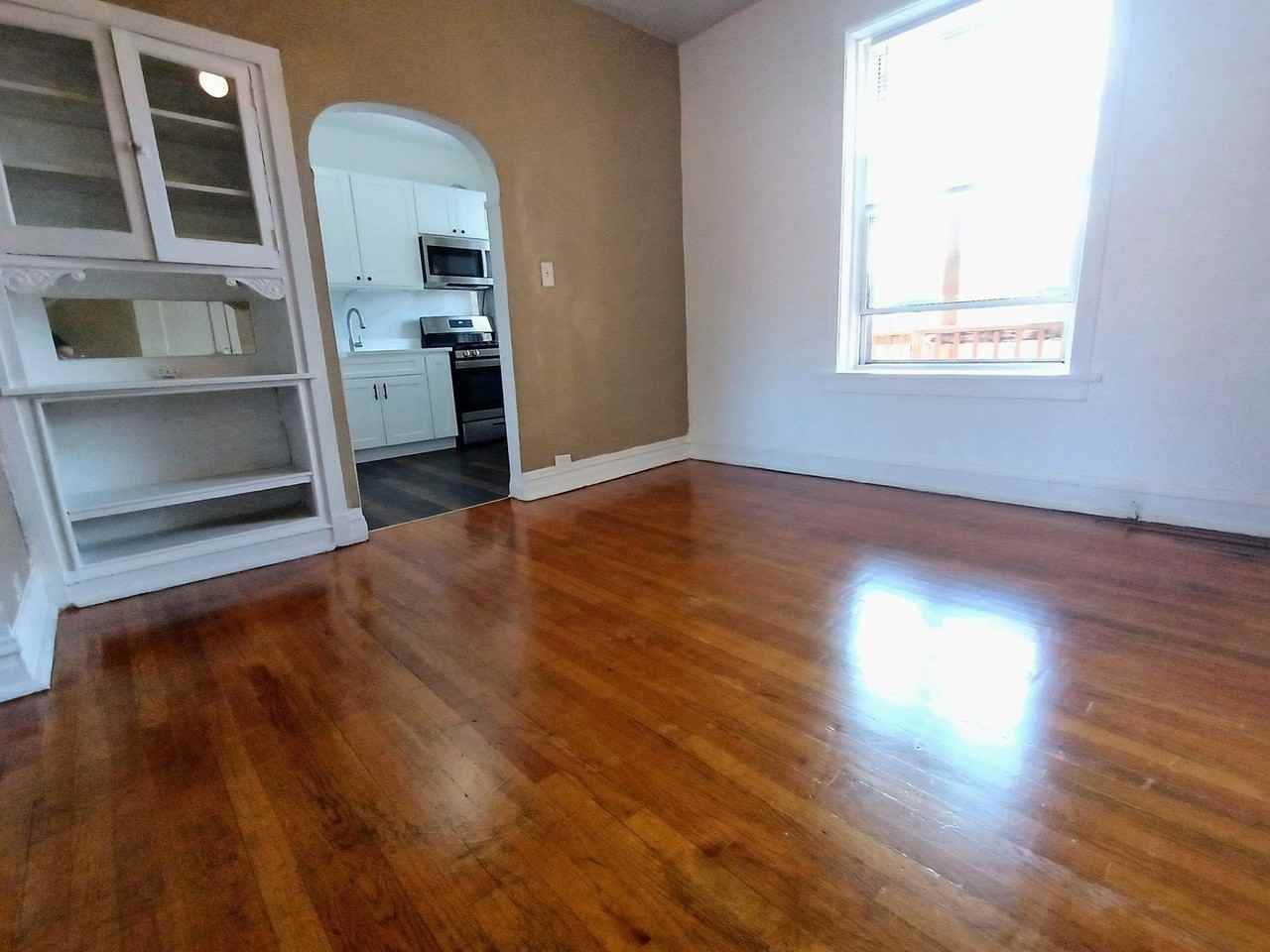 3514 N Broadway St #3 - Photo 3 of 13