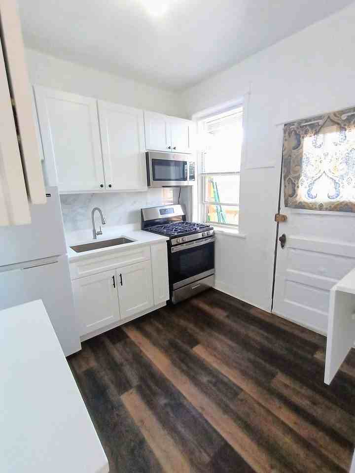 3514 N Broadway St #3 - Photo 4 of 13