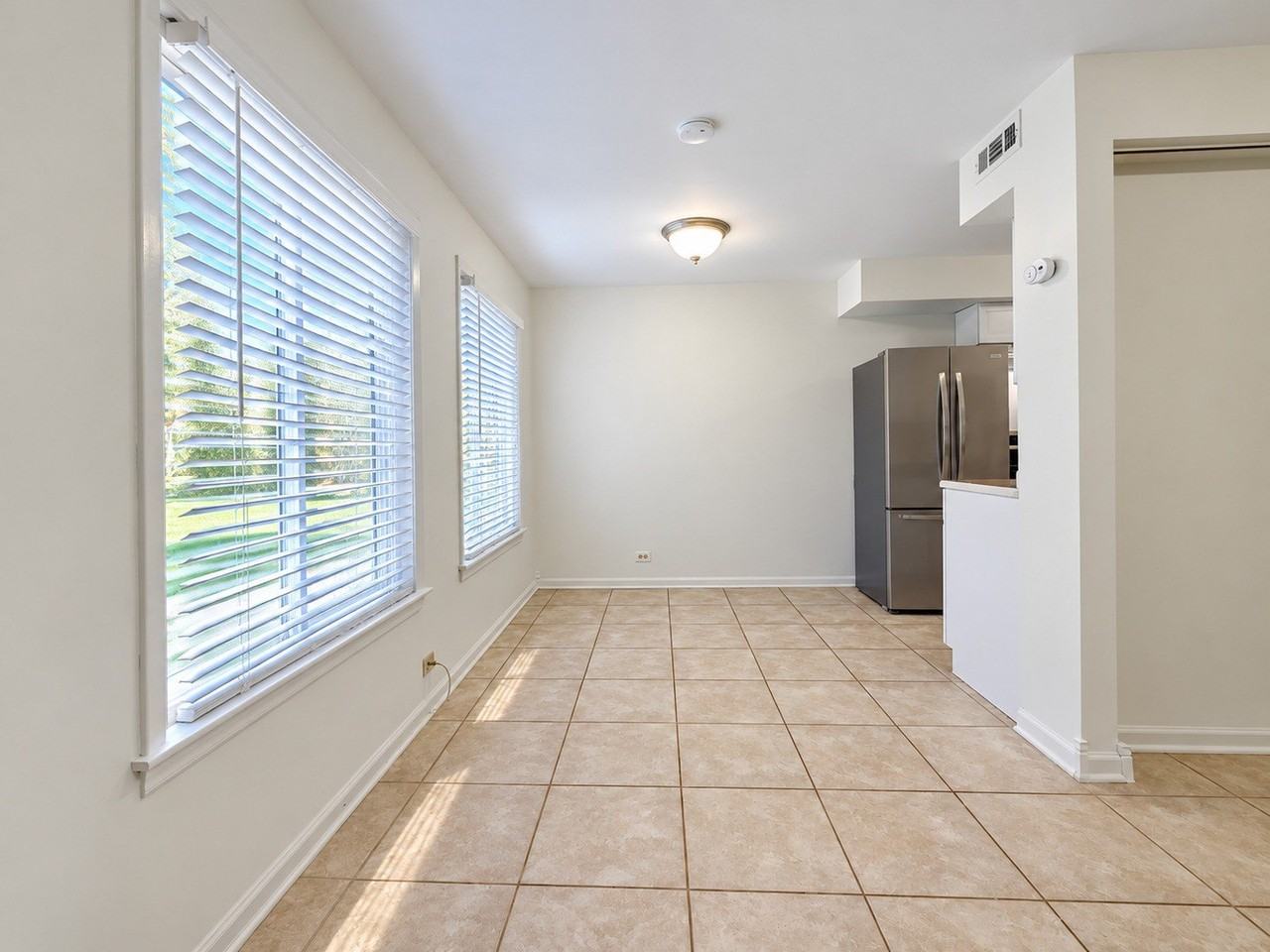 1344 Cove Dr - Photo 4 of 15