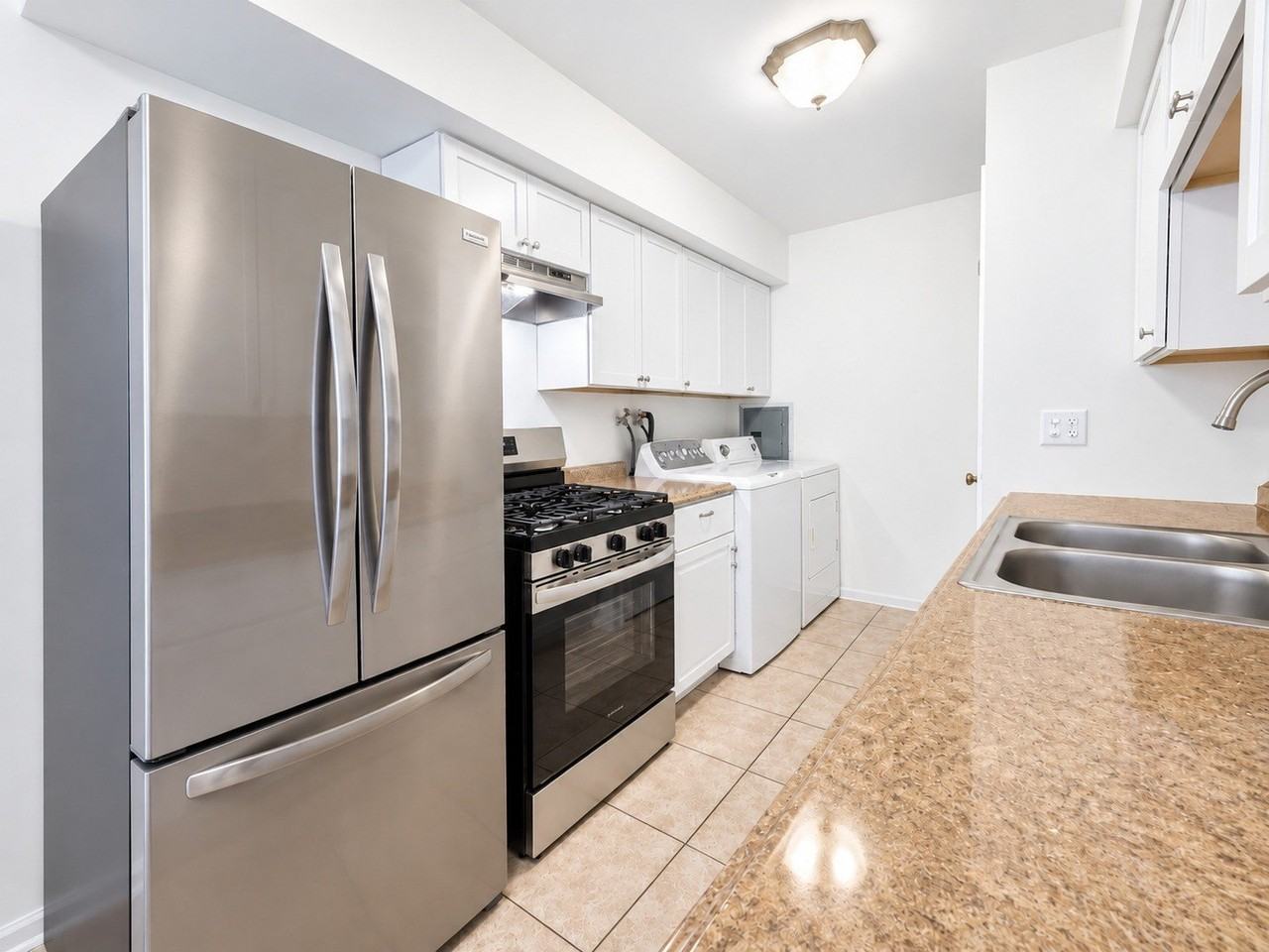 1344 Cove Dr - Photo 5 of 15
