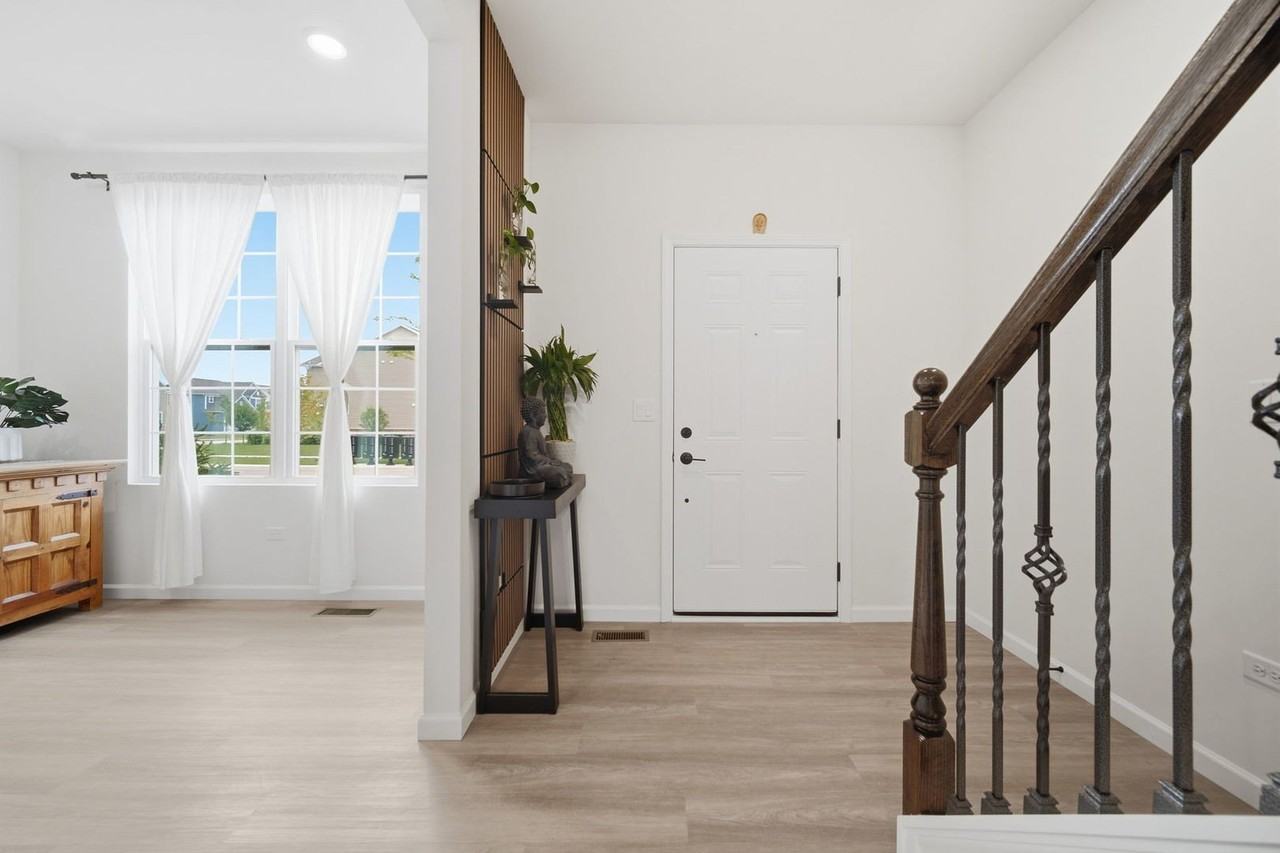 24618 W Alexis Ln - Photo 4 of 39
