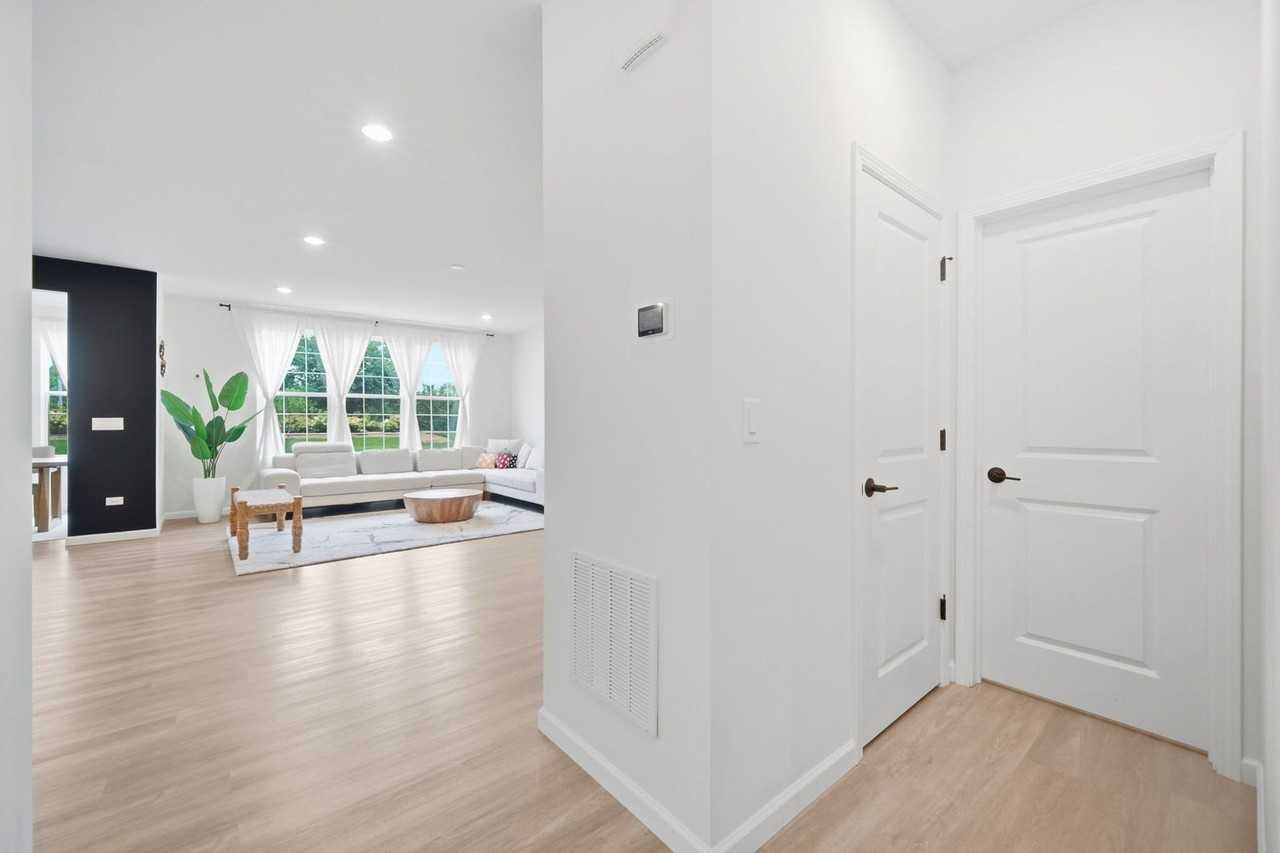 24618 W Alexis Ln - Photo 6 of 39
