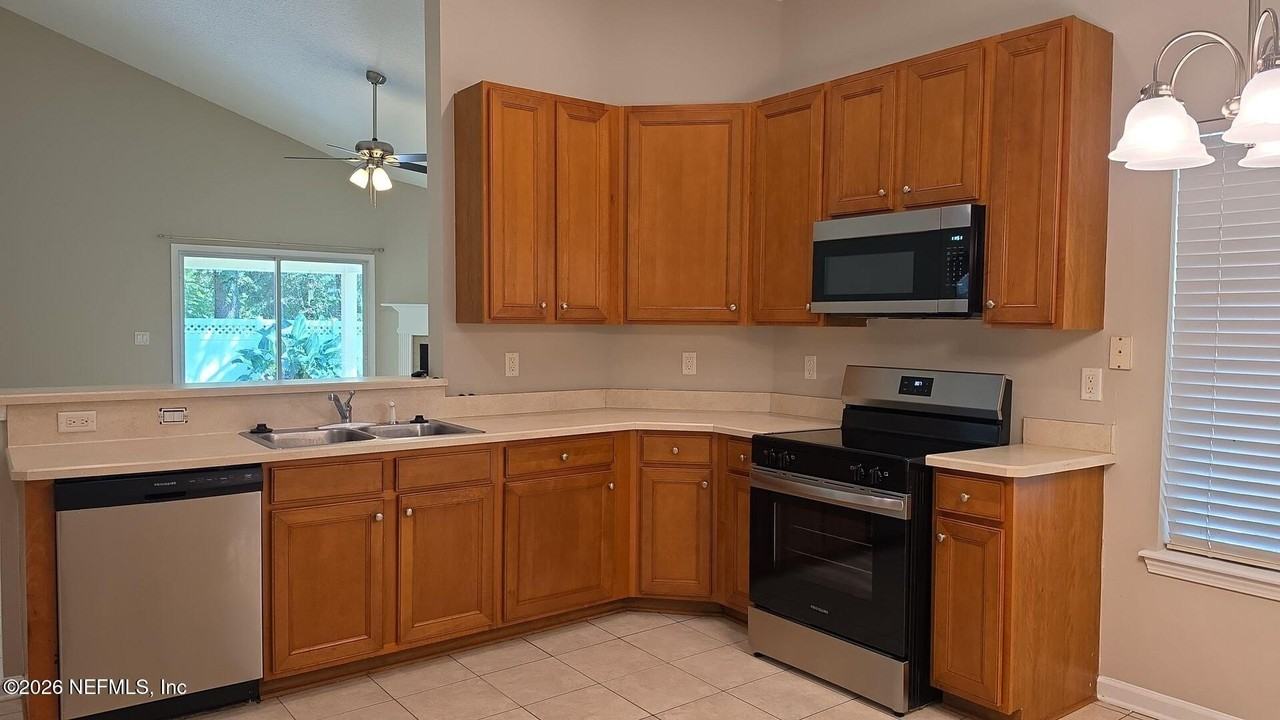 1063 Moosehead Dr - Photo 3 of 14