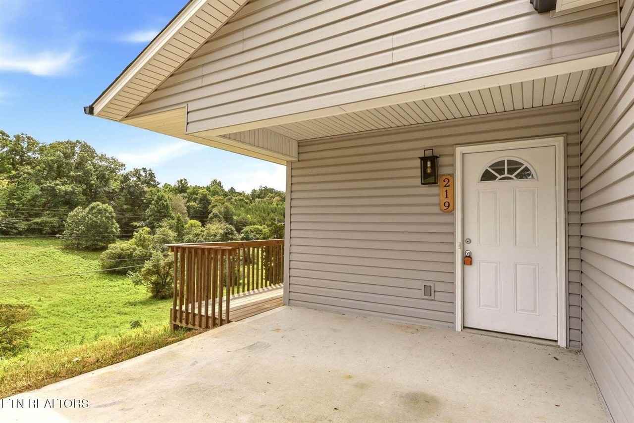 219 Offutt Rd - Photo 4 of 24