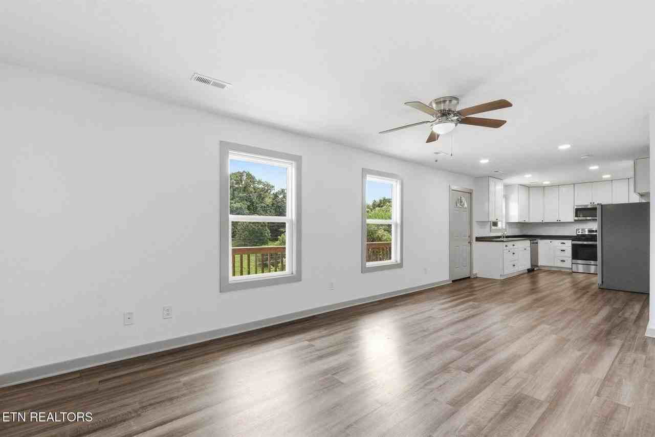 219 Offutt Rd - Photo 6 of 24