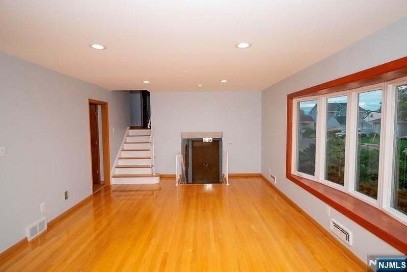 0-09 28th St - Photo 2 of 19