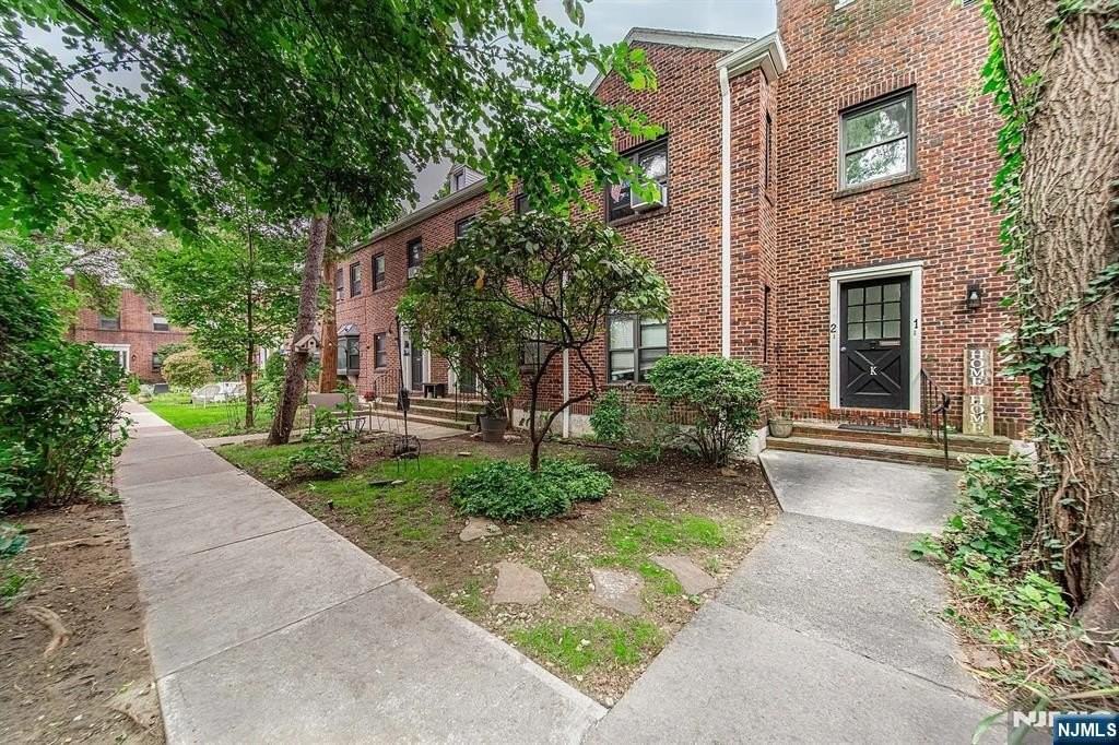 81 Chester Pl #K2C - Photo 2 of 29
