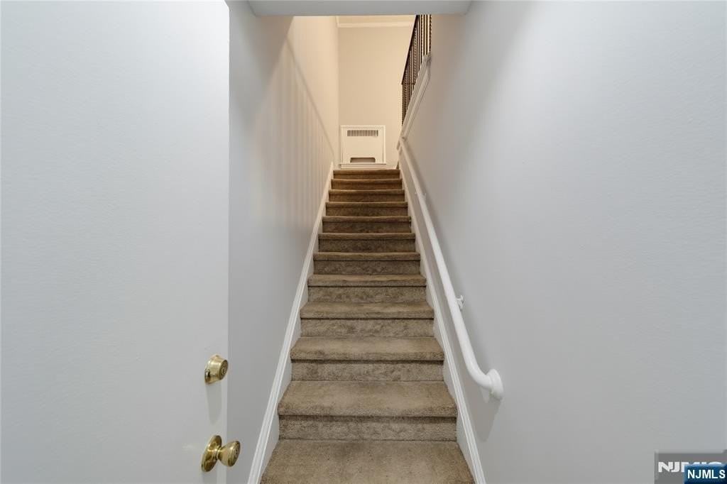 81 Chester Pl #K2C - Photo 4 of 29