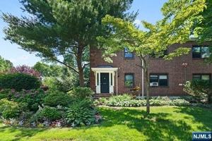 featured image of 90 Tracey Pl #F2T