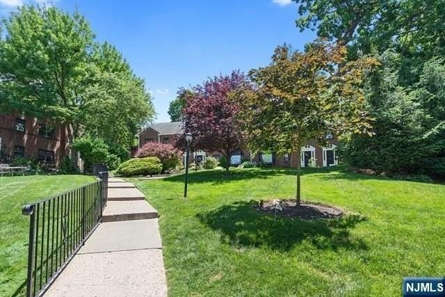 90 Tracey Pl #F2T - Photo 2 of 23