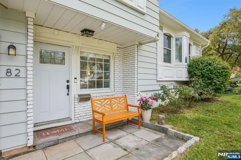 82 Eaton Pl - Photo 2 of 36