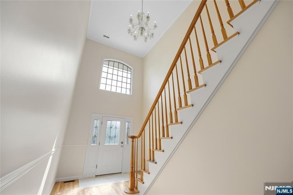 104 Larch Ave - Photo 6 of 49