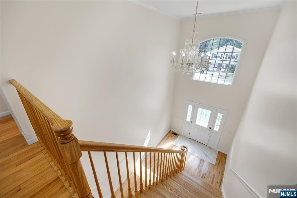 104 Larch Ave - Photo 7 of 49
