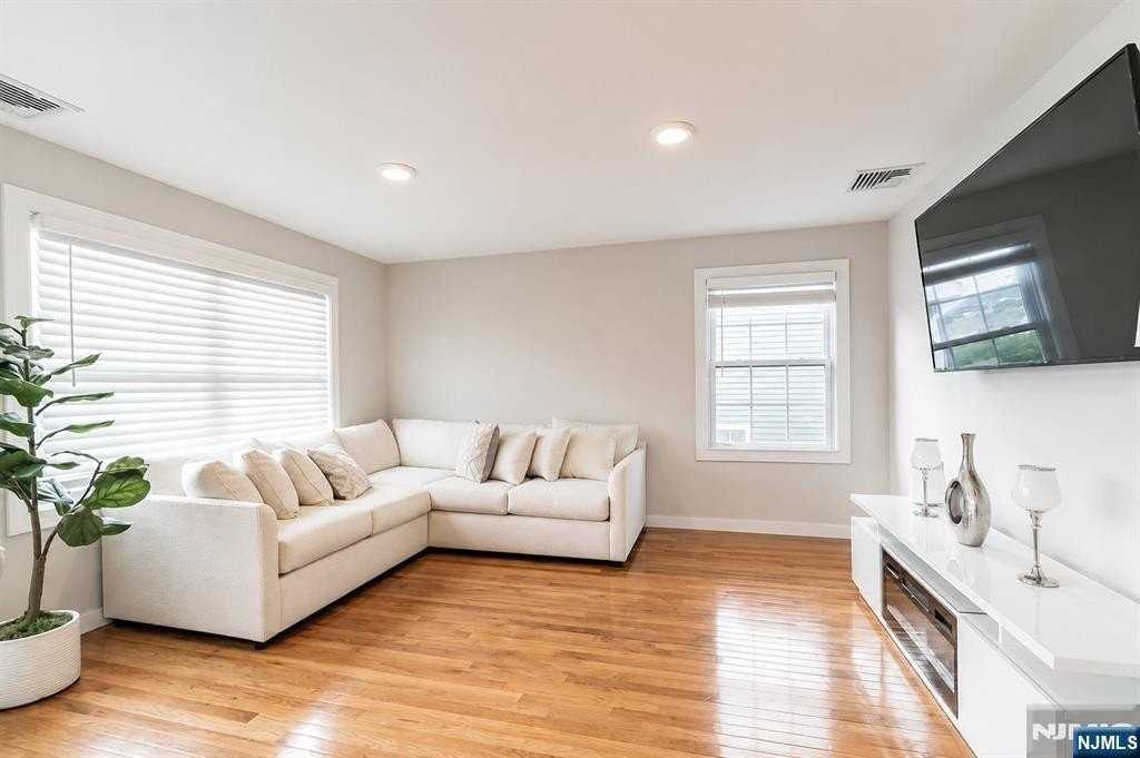 17 Park St #2 - Photo 4 of 12