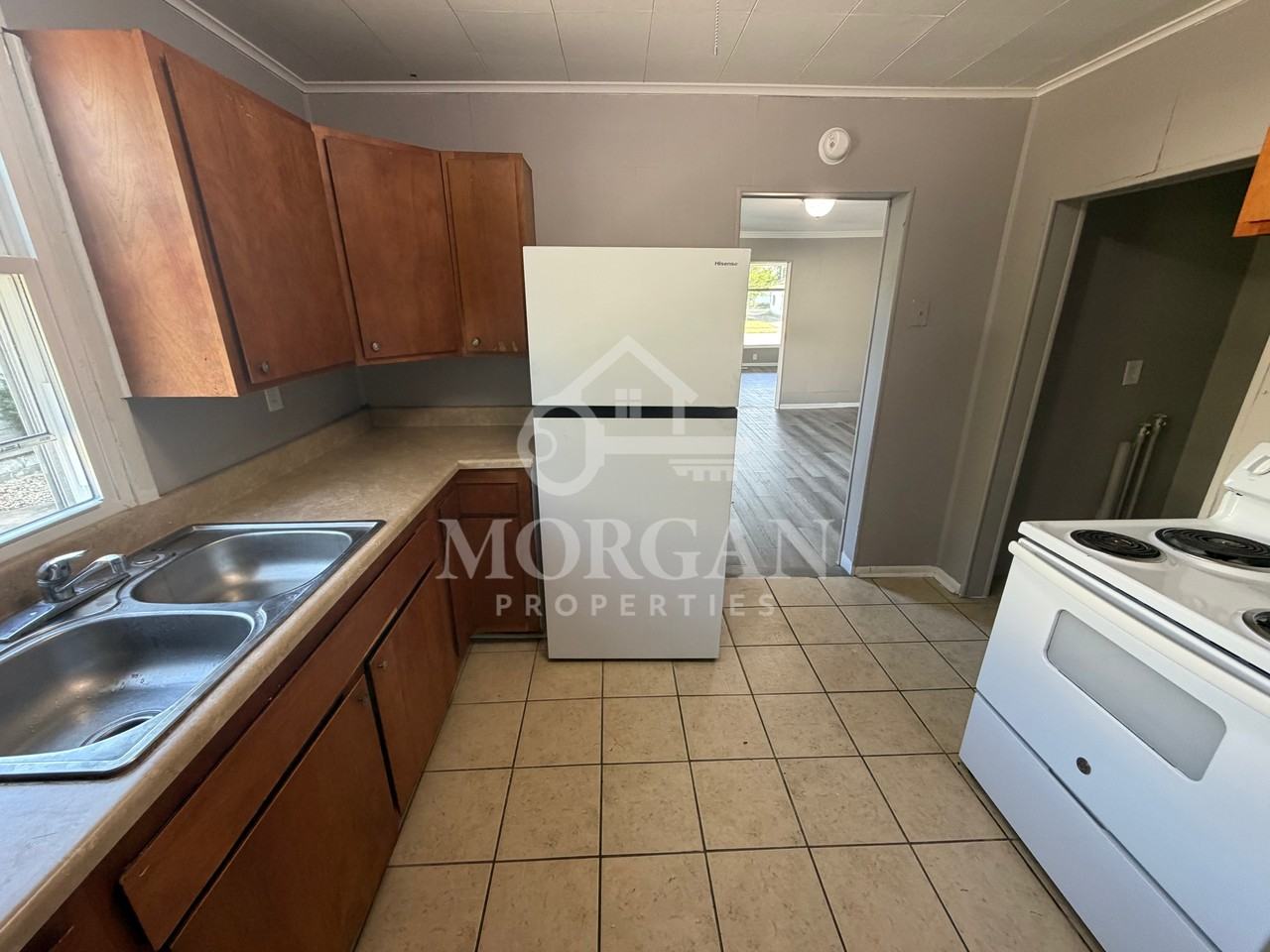 1229 West 8th Street - Photo 4 of 9