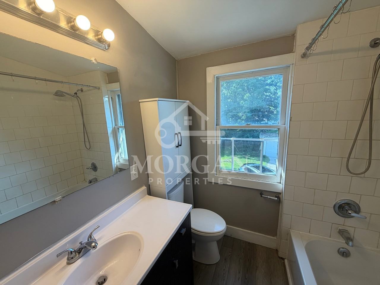 1229 West 8th Street - Photo 6 of 9