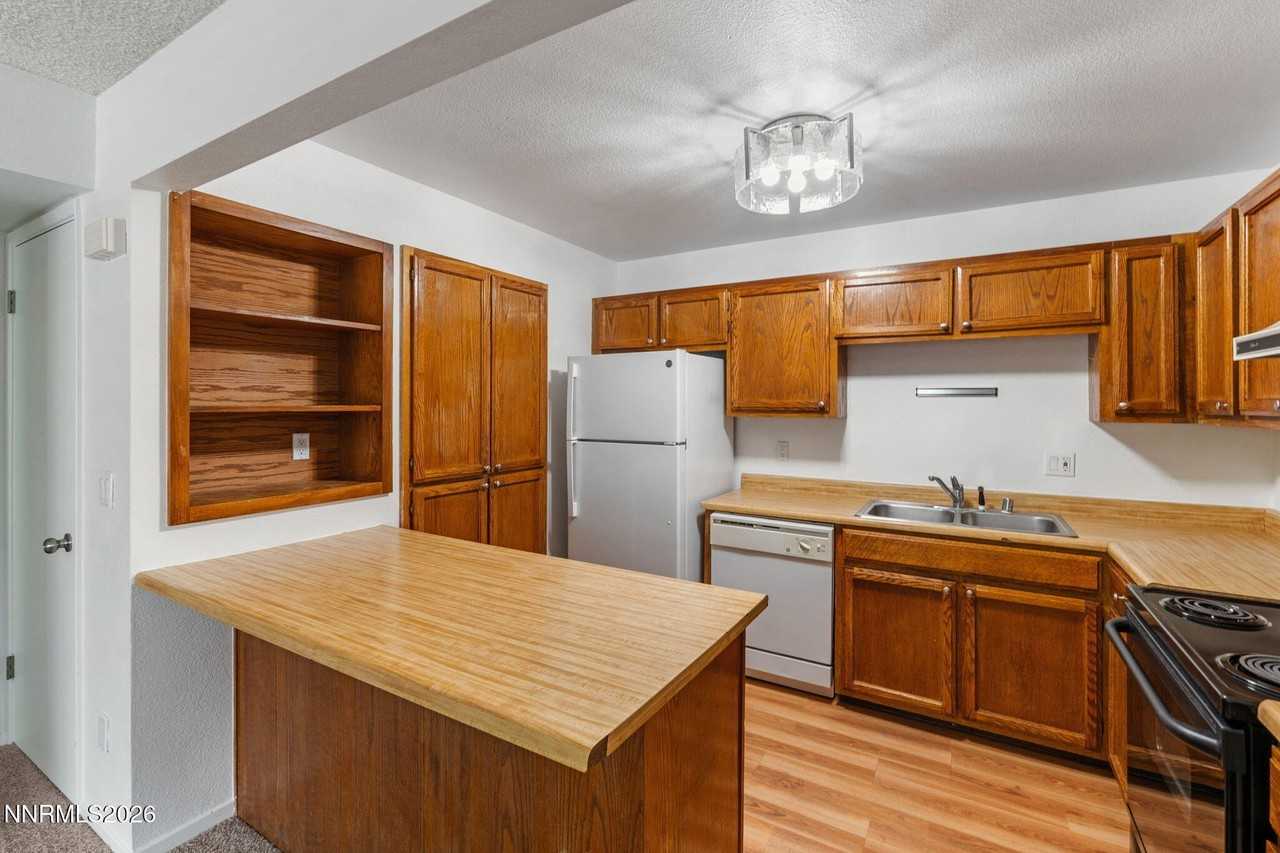 1465 E Peckham Ln #6 - Photo 6 of 28