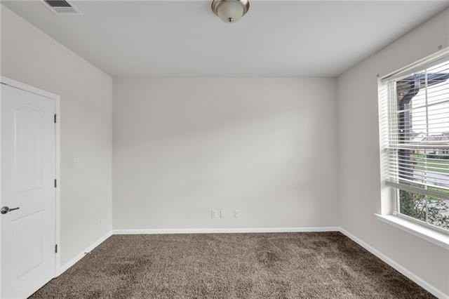 1393 Shipyard Dr - Photo 6 of 30