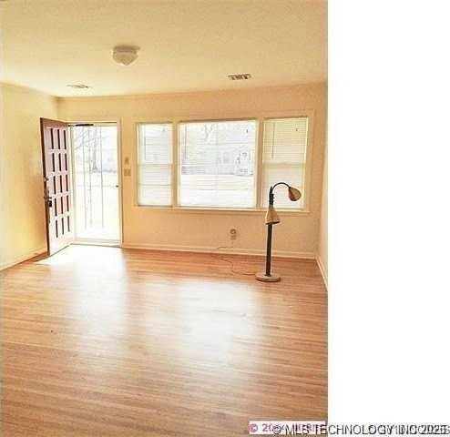265 E 45th Ct - Photo 3 of 11
