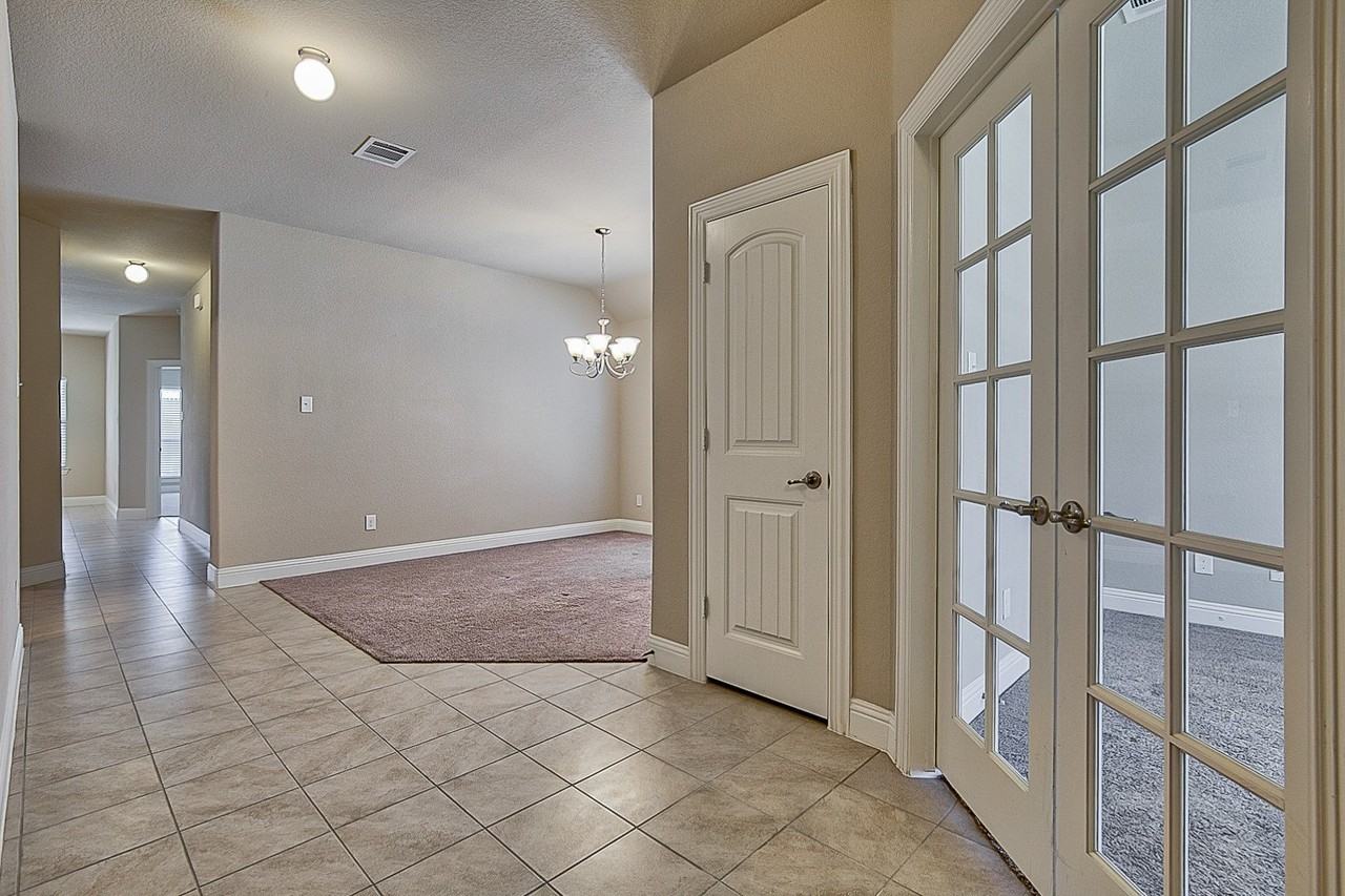 15909 Rockingham St - Photo 4 of 19