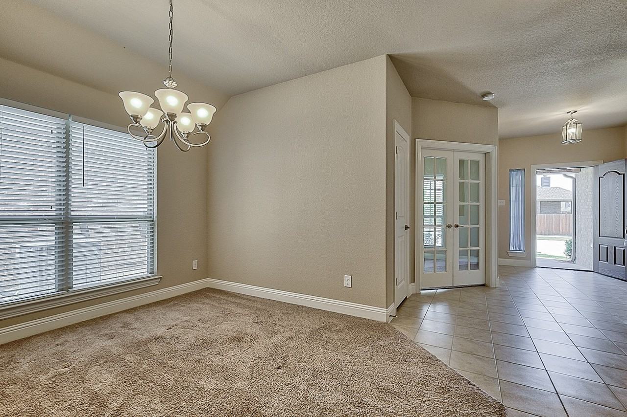 15909 Rockingham St - Photo 5 of 19