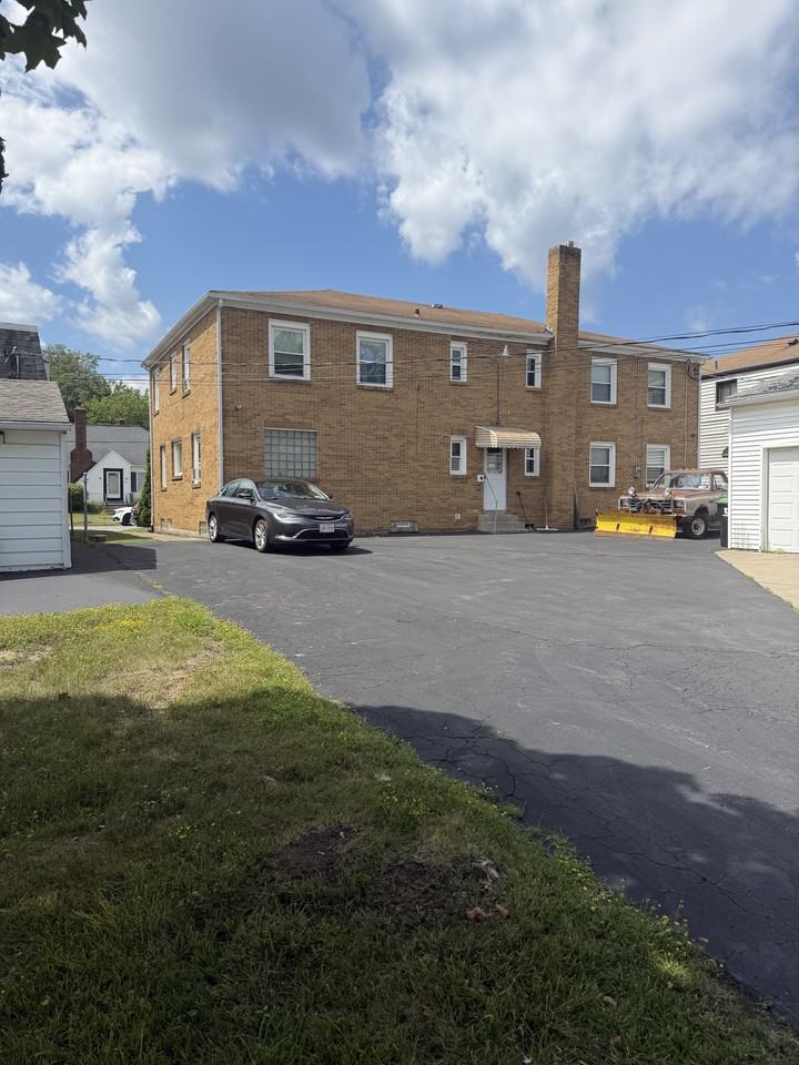 817 Englewood - Photo 2 of 13