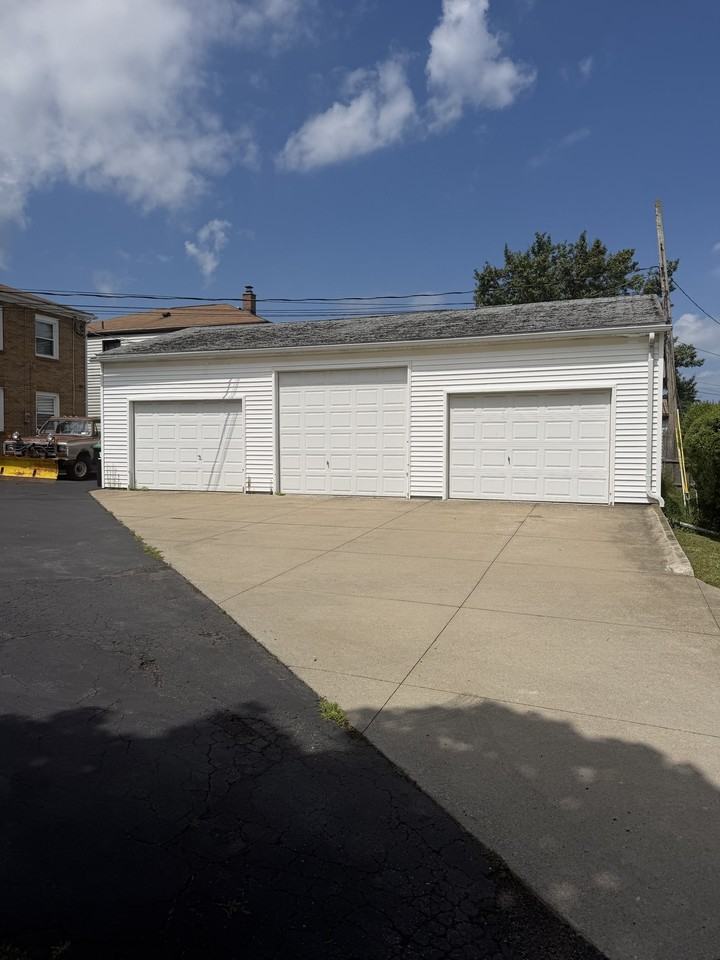 817 Englewood - Photo 3 of 13