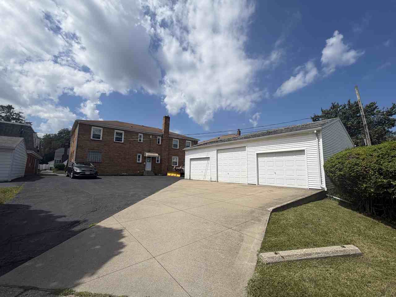 817 Englewood - Photo 4 of 13