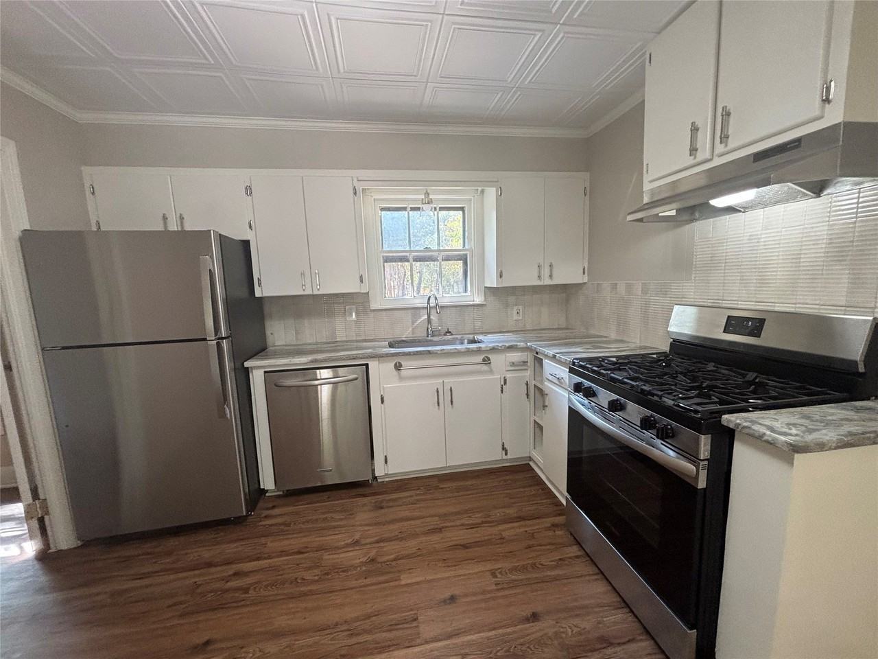 1017 Denton St - Photo 4 of 8