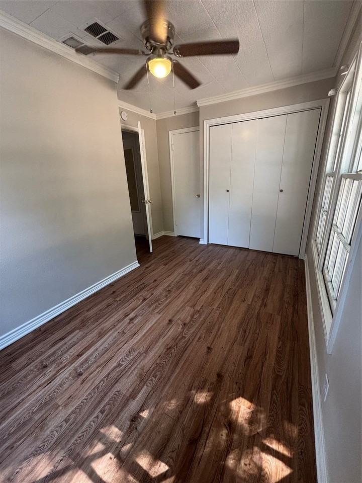 1017 Denton St - Photo 5 of 8